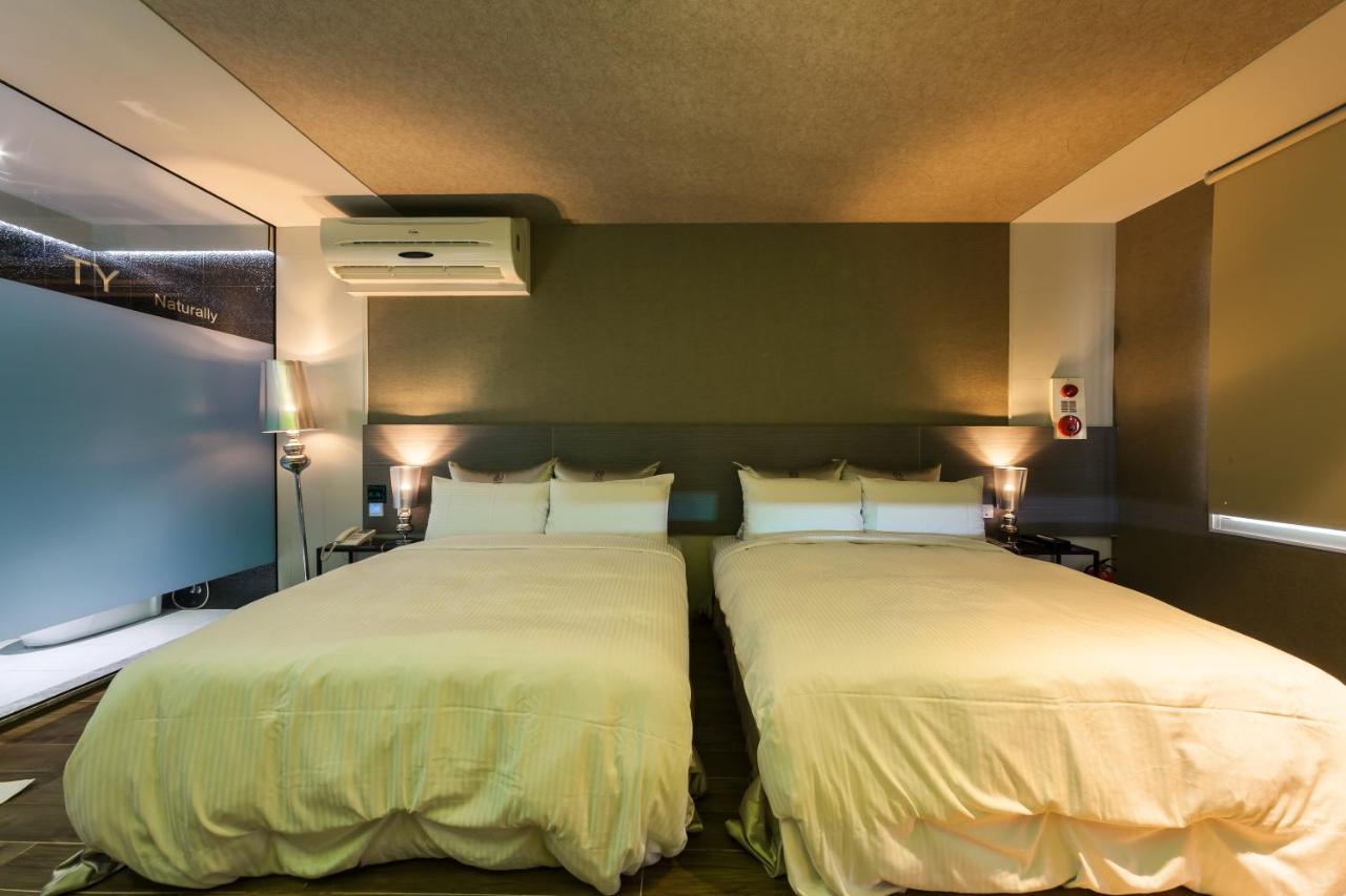 Ty Motel Taoyuan Exteriör bild